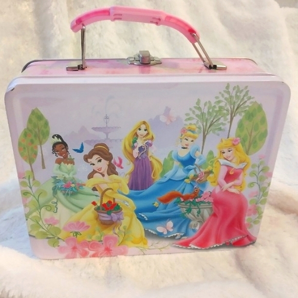 ๐ธ Disney Princess Pink Embossed Tin Lunchbox Collectable, Tiana Belle Rapunzel - Picture 3 of 13